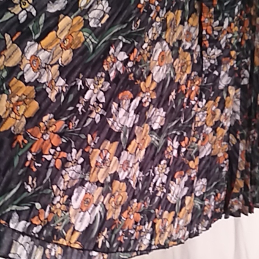 LulaRoe Deanne black skirt yellow floral L - Picture 7 of 8
